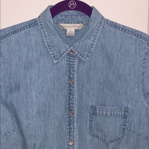 Casual Corner chambray shirt with pearlized snaps
